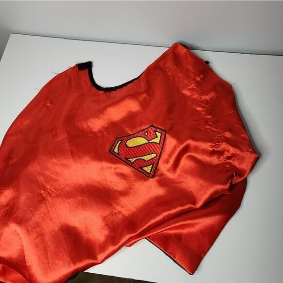 BATMAN VS SUPERMAN THE MOVIE: SUPERMAN CAPE ONE SIZE Some Snagging Superman Side - Picture 1 of 2